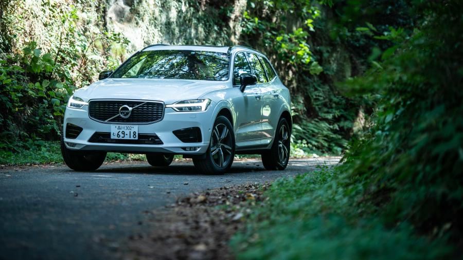  Volvo XC60 D4 R-Design 2017 года  (JP) (фото 1 из 32)